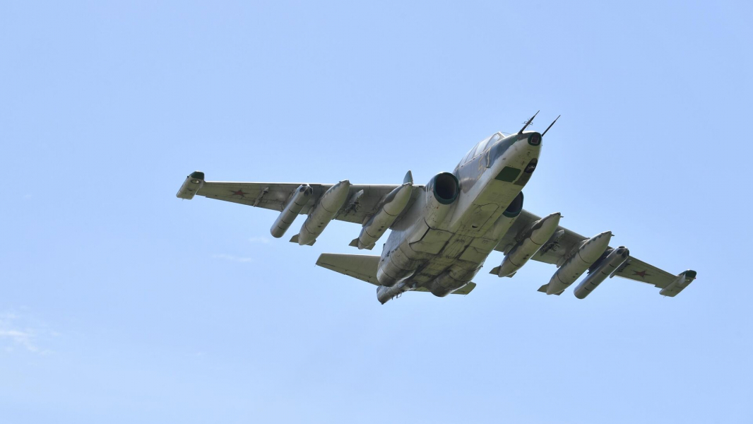 Су-25 ударили ракетами по живой силе и военной технике ВСУ в курском приграничье